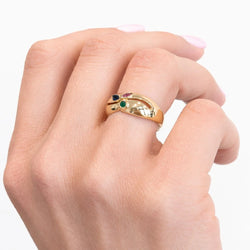 Bague Jonc en or jaune, émeraude, saphir et rubis