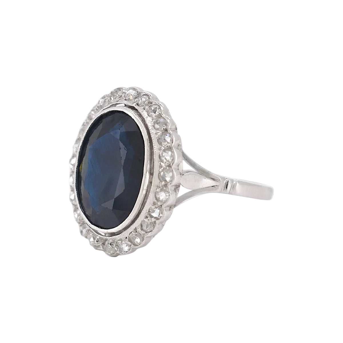 Bague Pompadour en platine, saphir et diamants