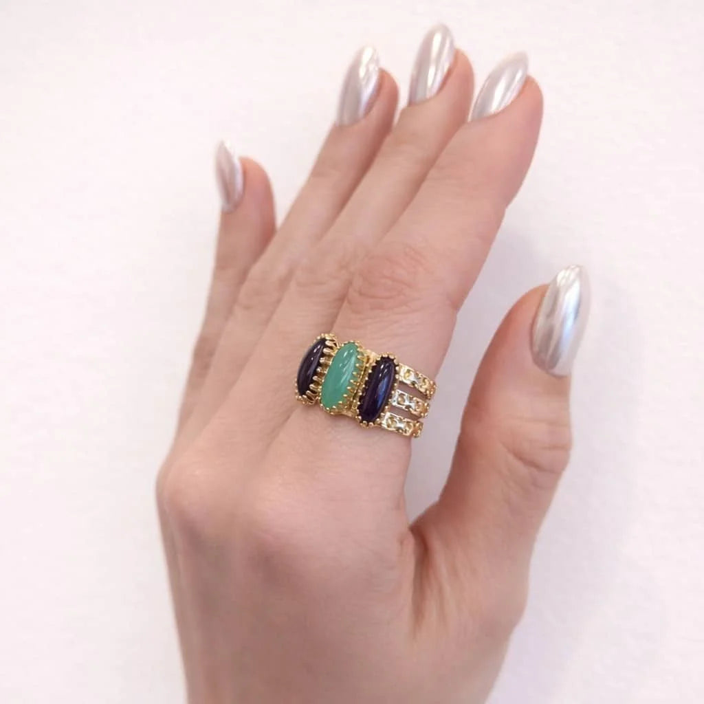 Bague Bandeau en or jaune, calcédoine et grenats