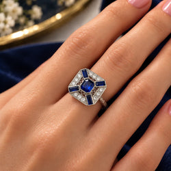Bague Cocktail en platine, saphirs et diamants