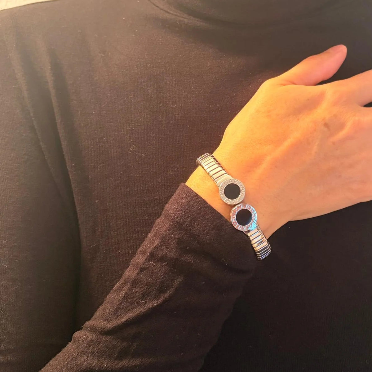 Bracelet Jonc BULGARI "Bvlgari Bvlgari" en acier inoxydable et onyx