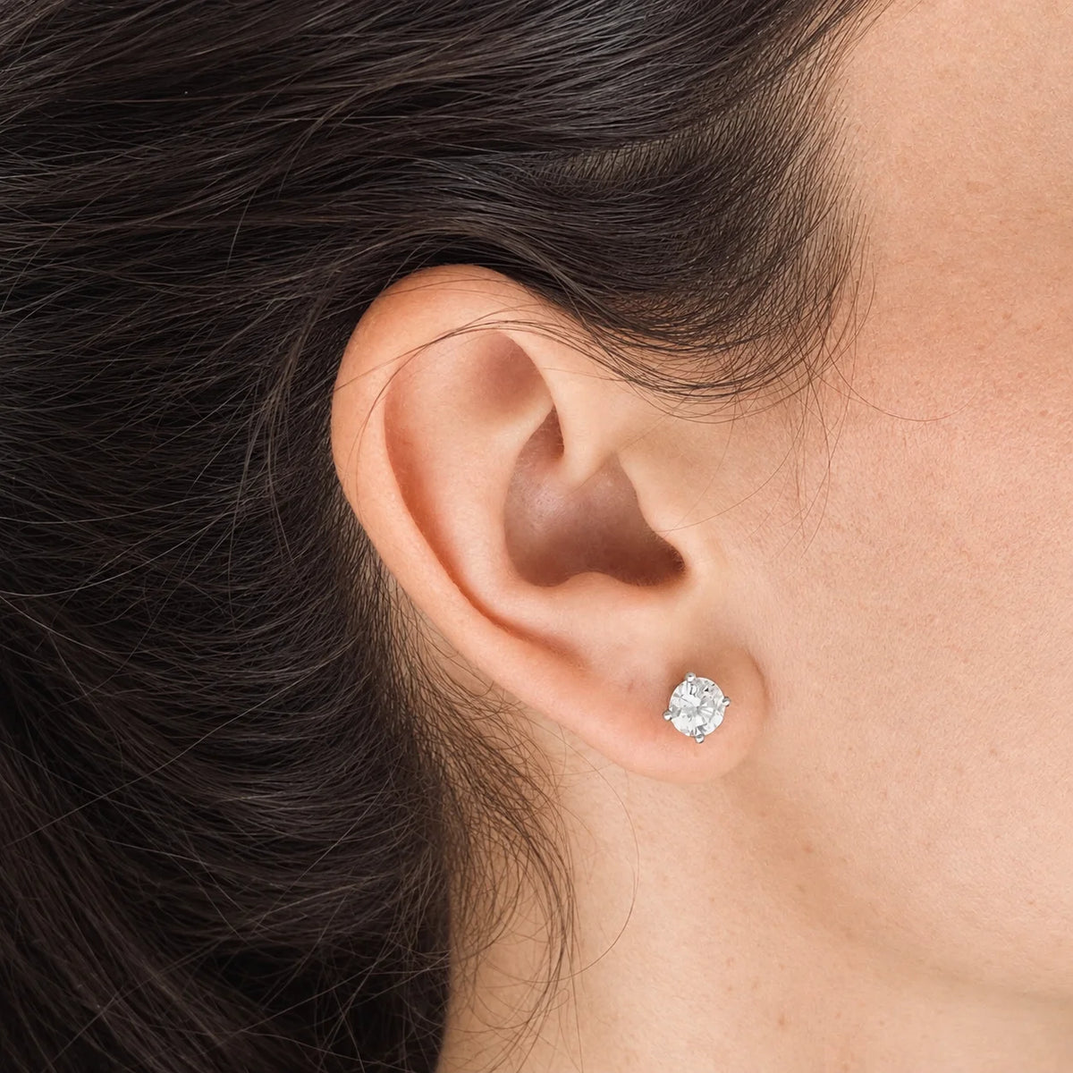 Boucles d'oreilles puces en or blanc et diamants