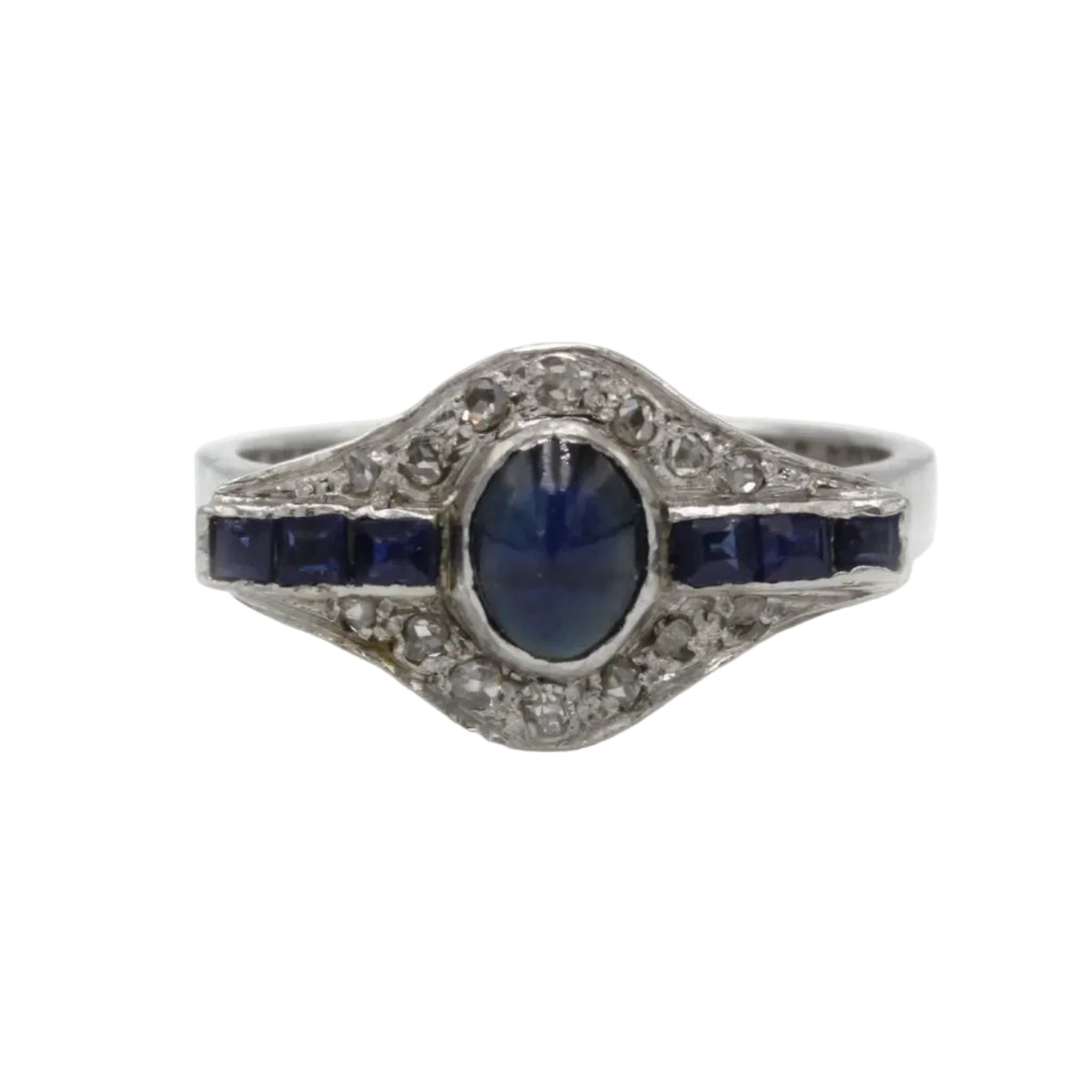 Bague en or blanc, saphirs et diamants