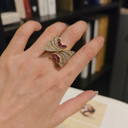 Bague Tank en or jaune, rubis et diamants