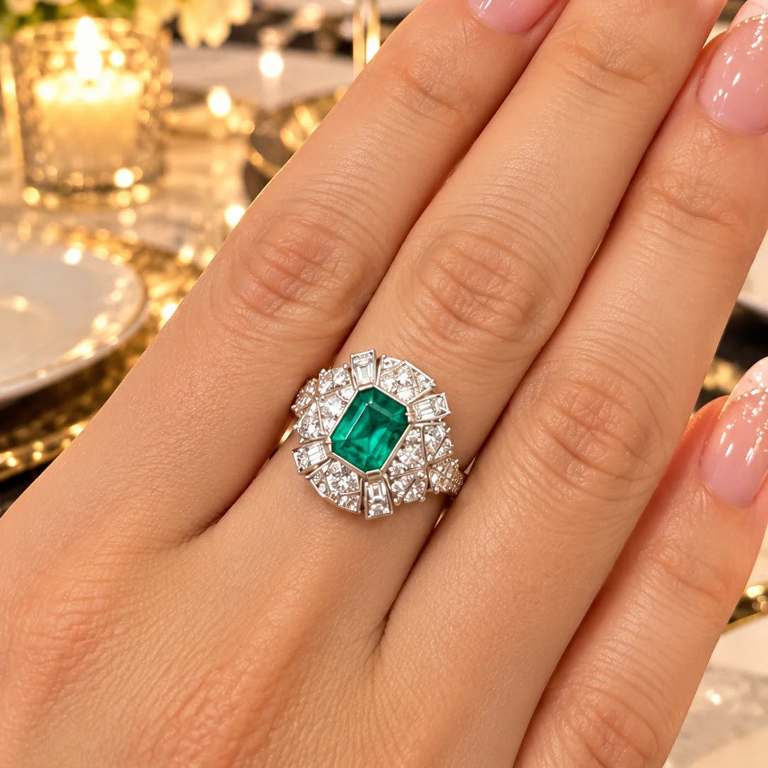 Bague Entourage en platine, émeraude et diamants