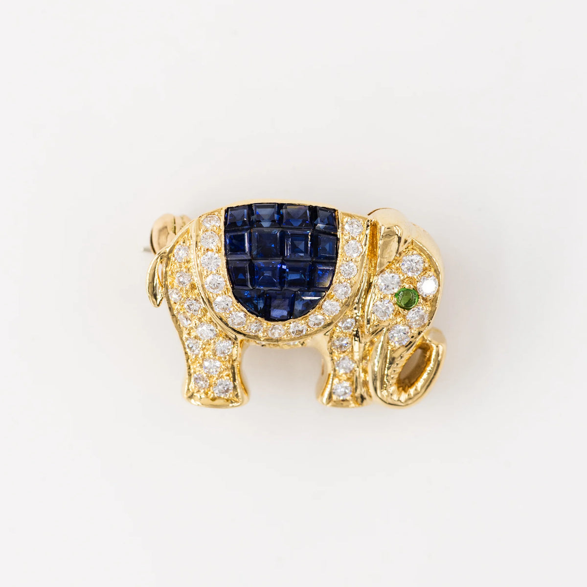 Broche Épingle "Éléphant" en or jaune, saphirs et diamants