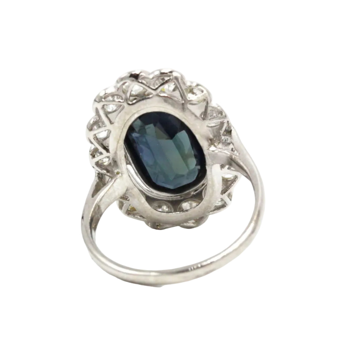 Bague Pompadour en platine, saphir et diamants