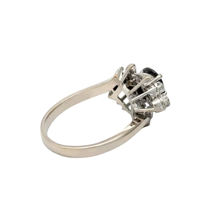 Bague Entourage en or blanc, saphir et diamants