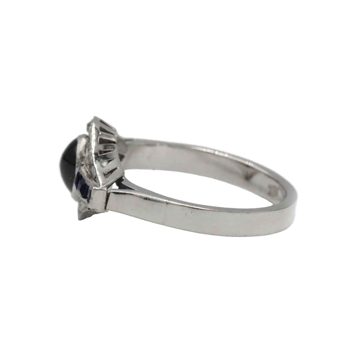 Bague en or blanc, saphirs et diamants