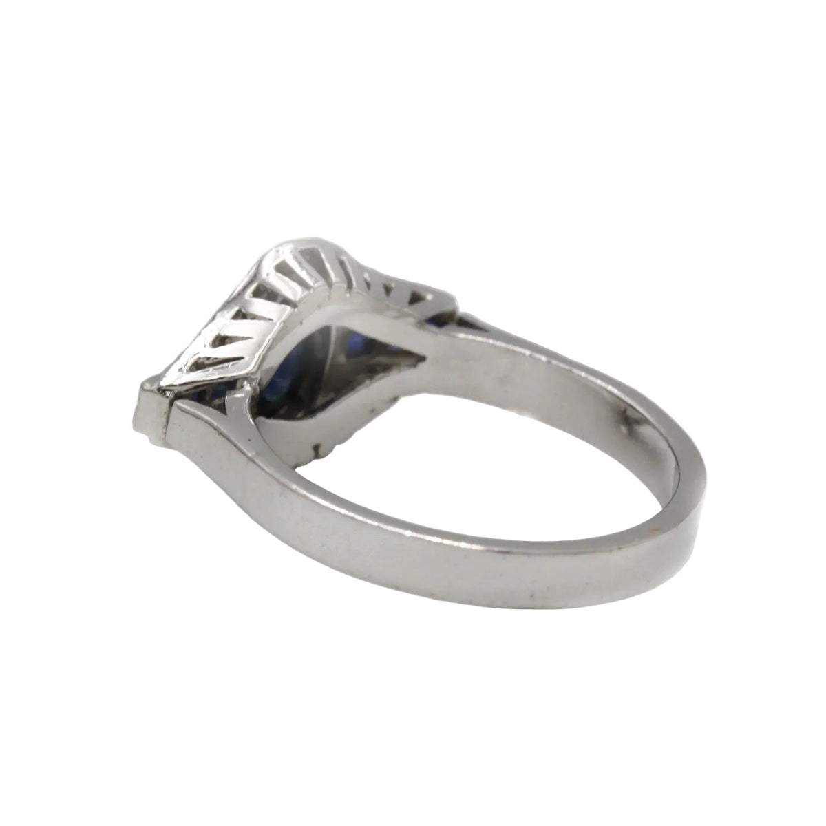 Bague en or blanc, saphirs et diamants