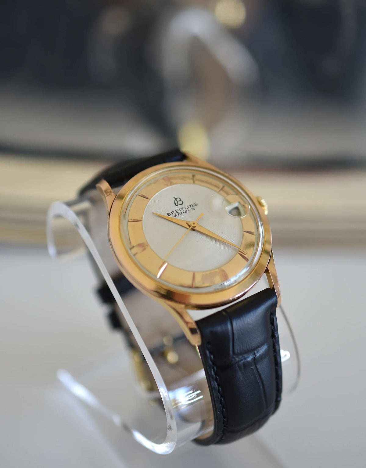 Montre BREITLING Réf. 4002, en plaqué or et acier - Cadran bicolore, Venus 227, Vers 1956.