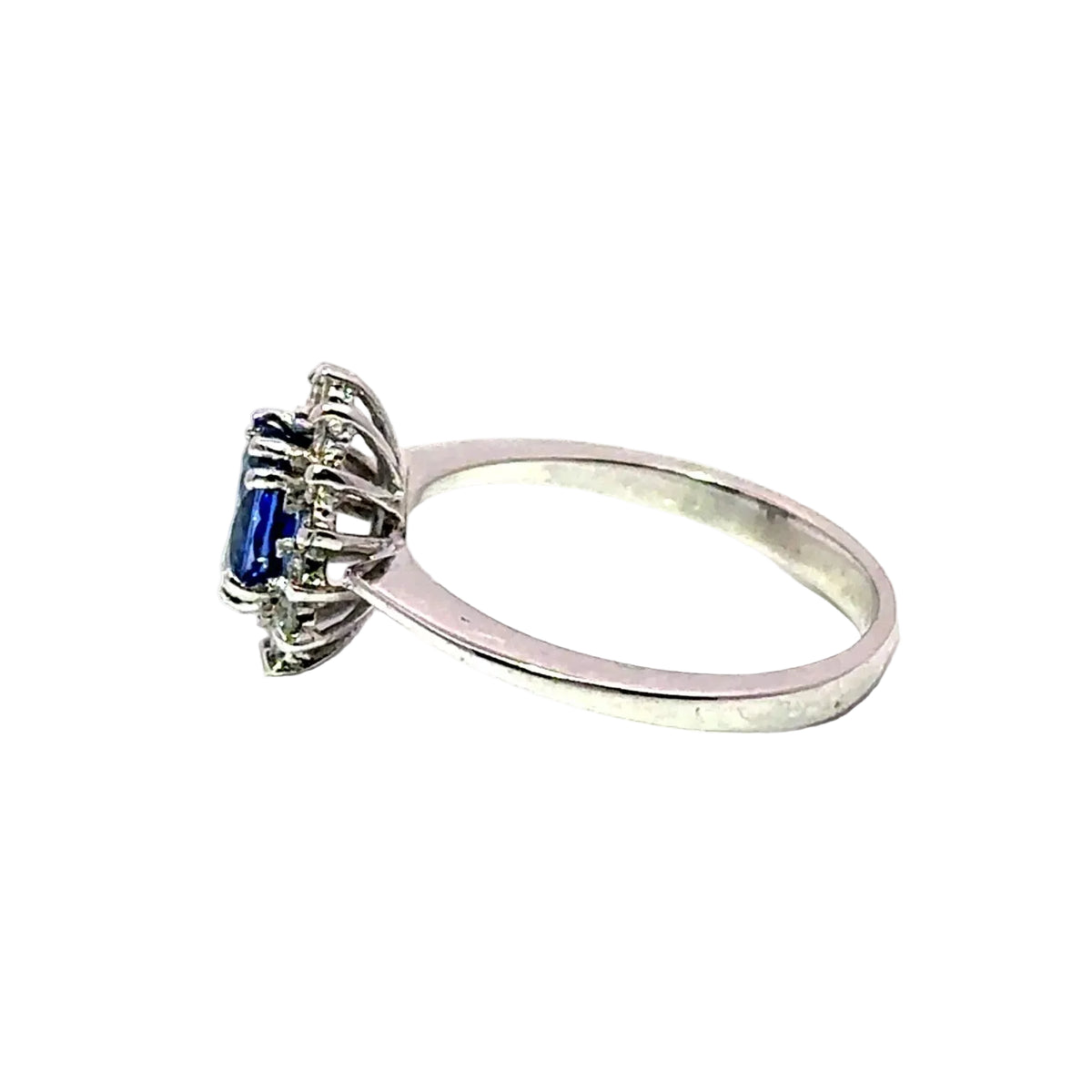 Bague Entourage en or blanc, saphir et diamants