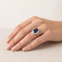Bague Pompadour en platine, saphir et diamants