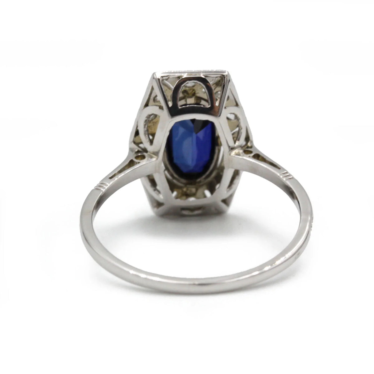 Bague Entourage en or blanc, saphir et diamants