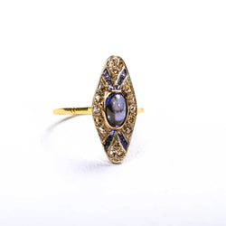 Bague marquise Art Déco en ors de couleurs, saphirs synthétiques et diamants