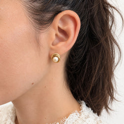 Boucles d’oreilles Puces en or jaune et perles