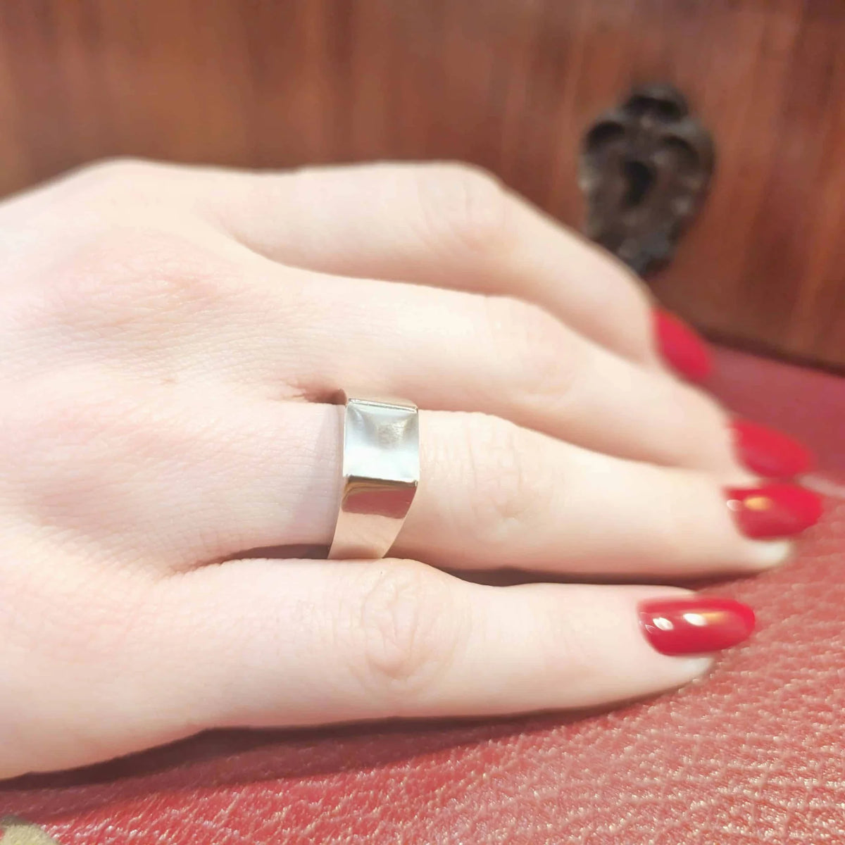 Bague Tank CARTIER en or blanc et pierre de lune