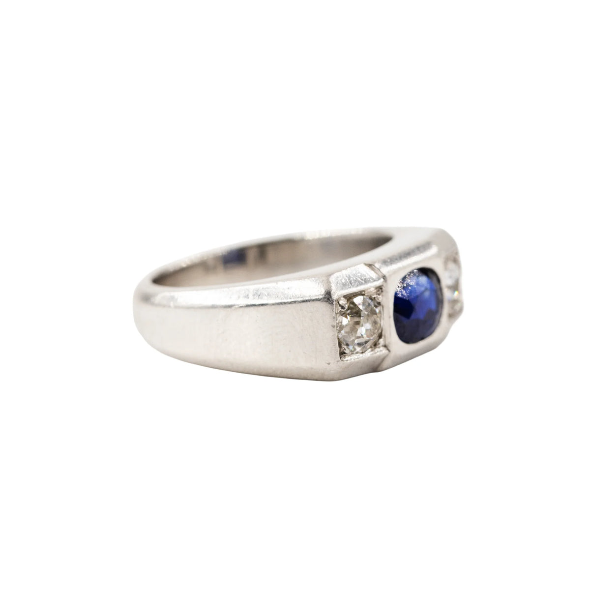 Bague Tank Art déco LOUIS HEISSLER en platine, saphir et diamants