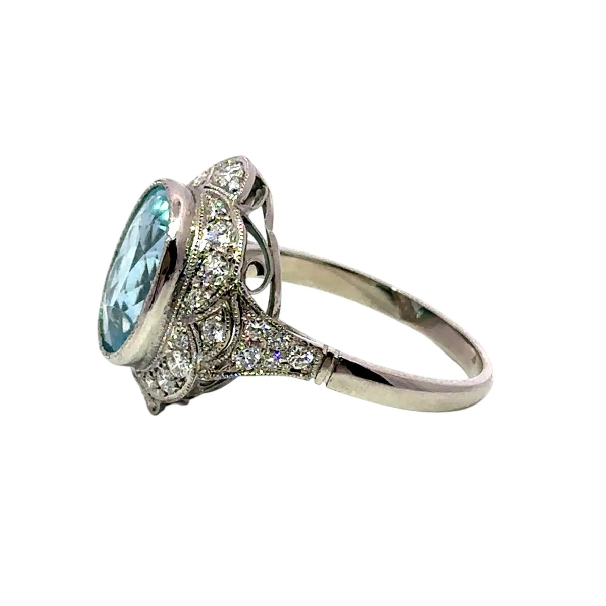 Bague Entourage en platine, aigue-marine et diamants