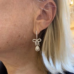 Boucles d’oreilles Dormeuses en or blanc et diamants