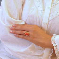 Bague Cocktail en or jaune et corail