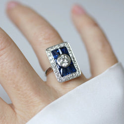 Bague Entourage en platine, saphirs et diamants