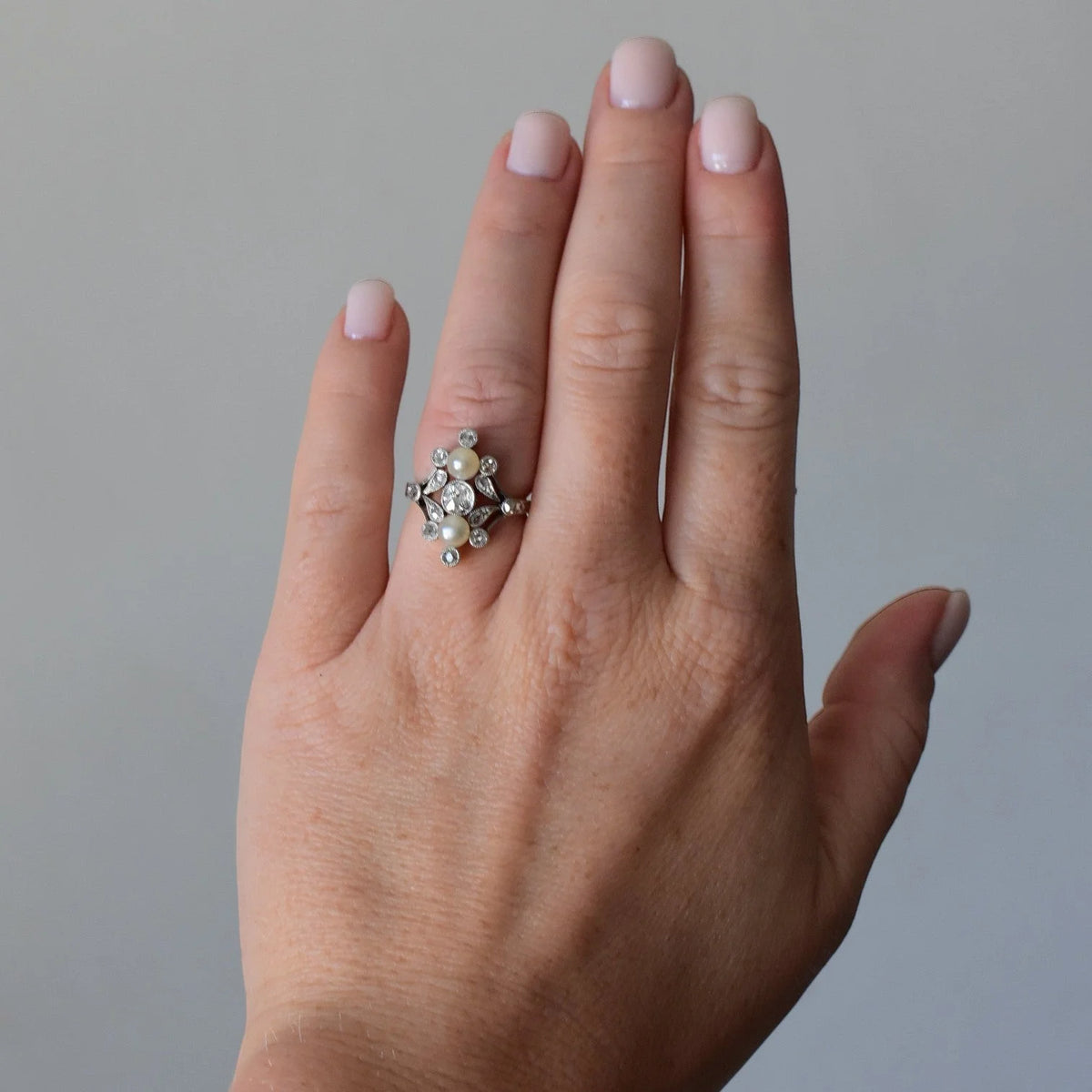 Bague en or jaune, perles et diamants