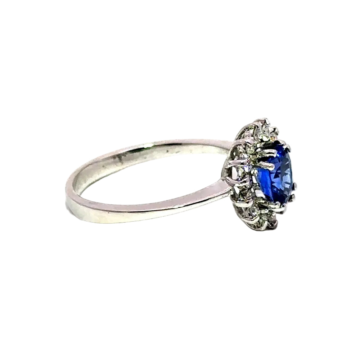 Bague Entourage en or blanc, saphir et diamants