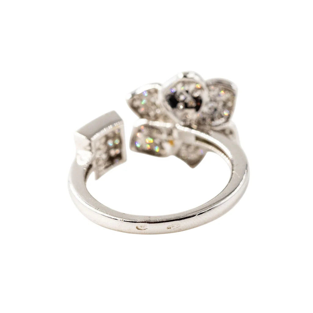 Bague Fleur en or blanc et diamants