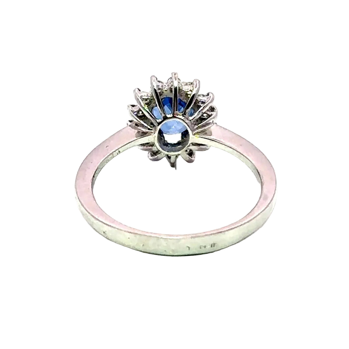 Bague Entourage en or blanc, saphir et diamants