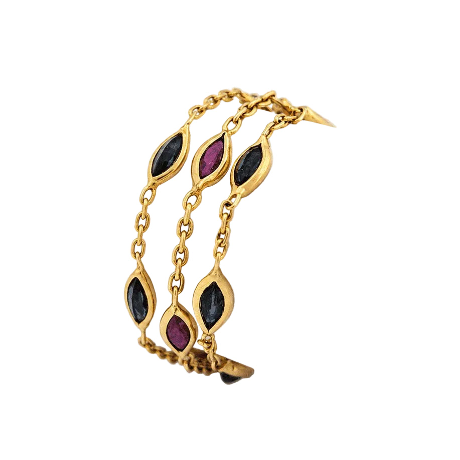 Bagues en or jaune, saphirs et rubis