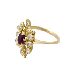 Bague Entourage en or jaune, rubis et diamants