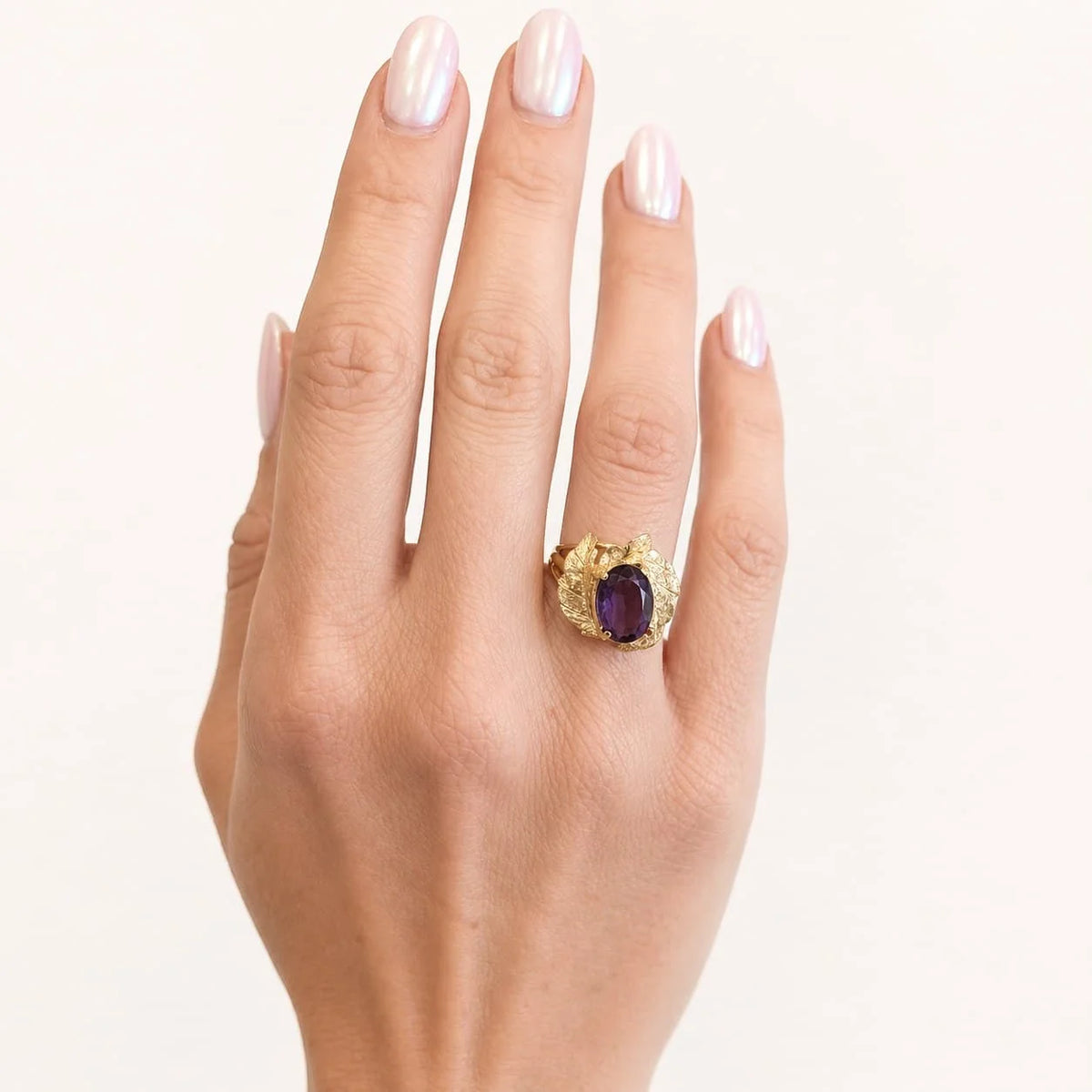 Bague en or jaune et améthyste