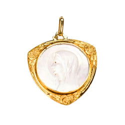 Médaille en or jaune et nacre