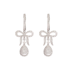 Boucles d’oreilles Dormeuses en or blanc et diamants