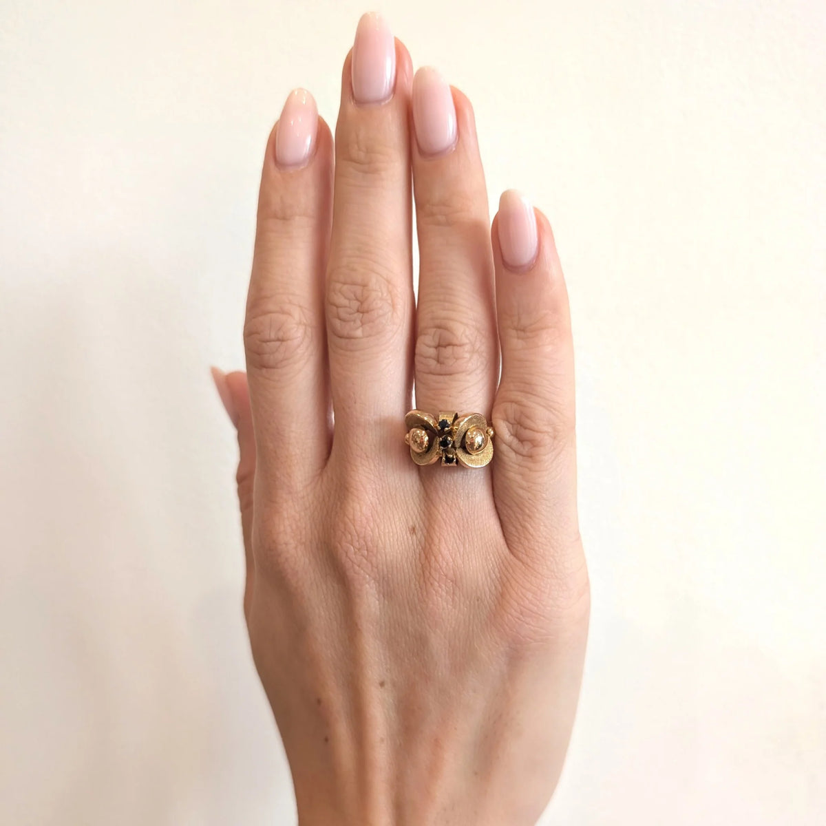 Bague en or jaune et saphirs
