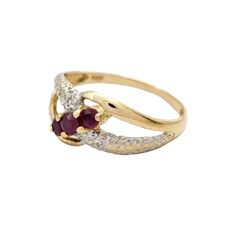 Bague en or blanc, or jaune, rubis et diamants