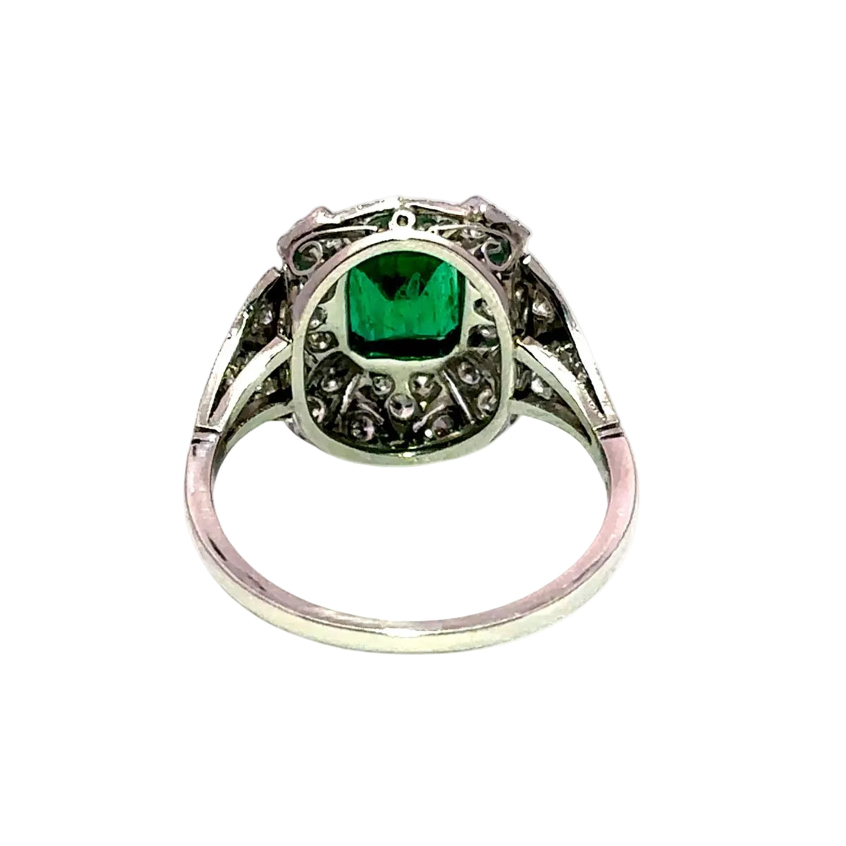 Bague Entourage en platine, émeraude et diamants