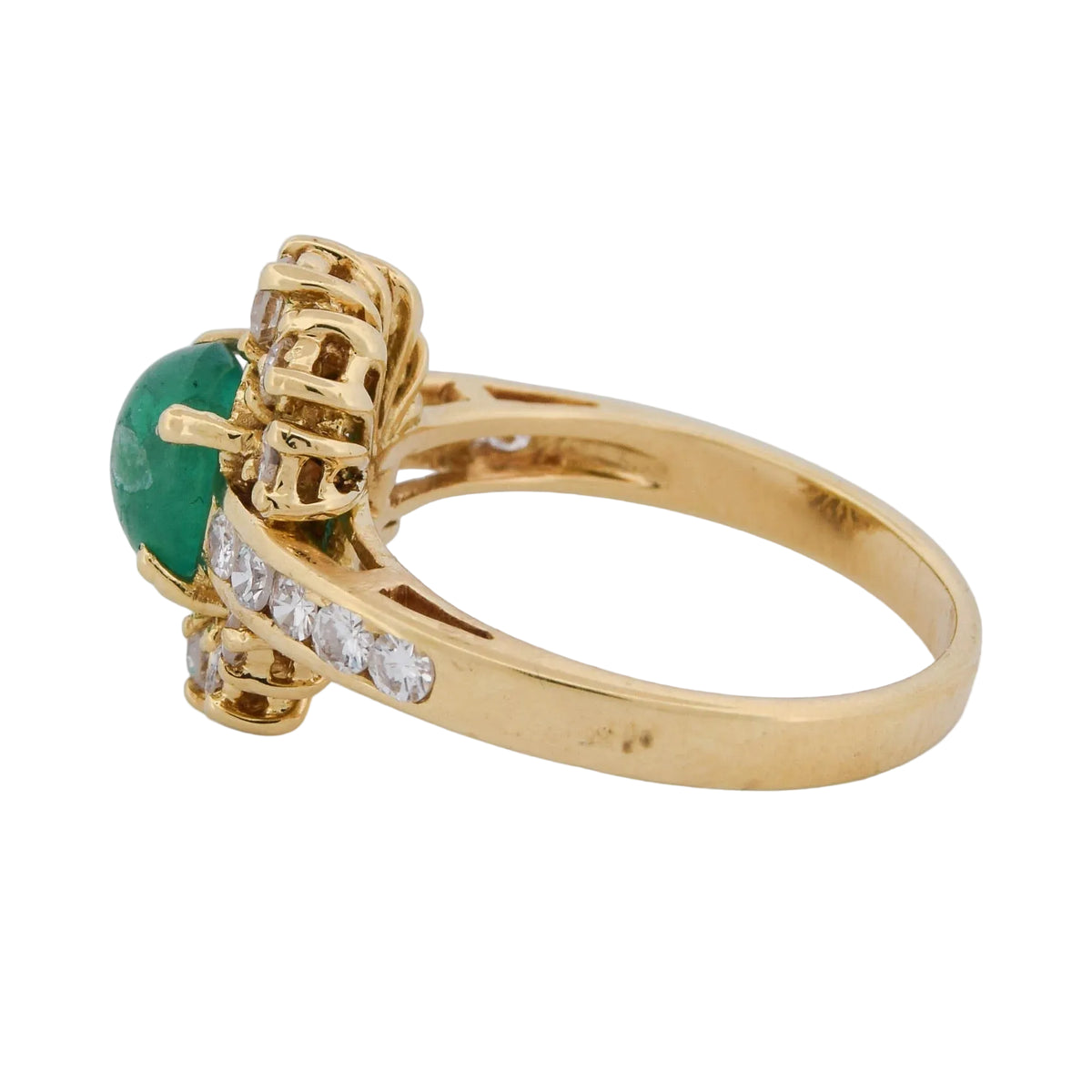 Bague Entourage en or jaune, émeraude et diamants