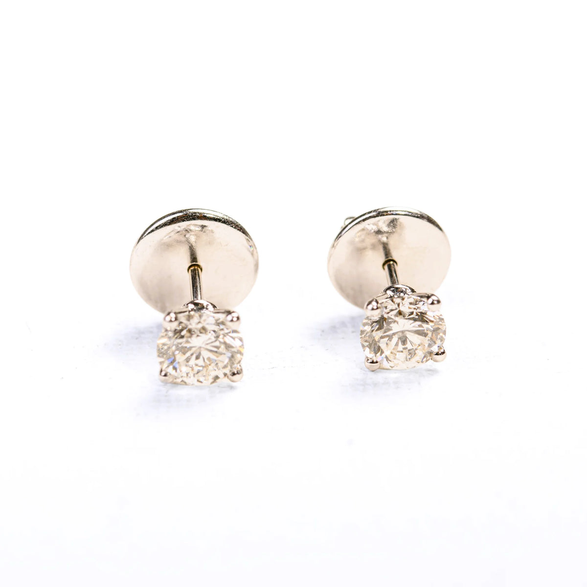Boucles d'oreilles puces en or blanc et diamants