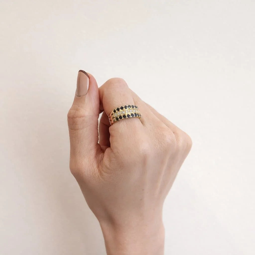Bague Bandeau en or jaune, saphirs et diamants