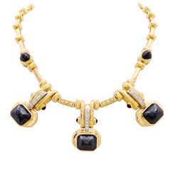 Collier or jaune, hématites pain de sucre, rubis et diamants.