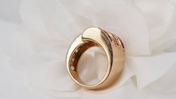 Bague en or, diamants et pierres rouges