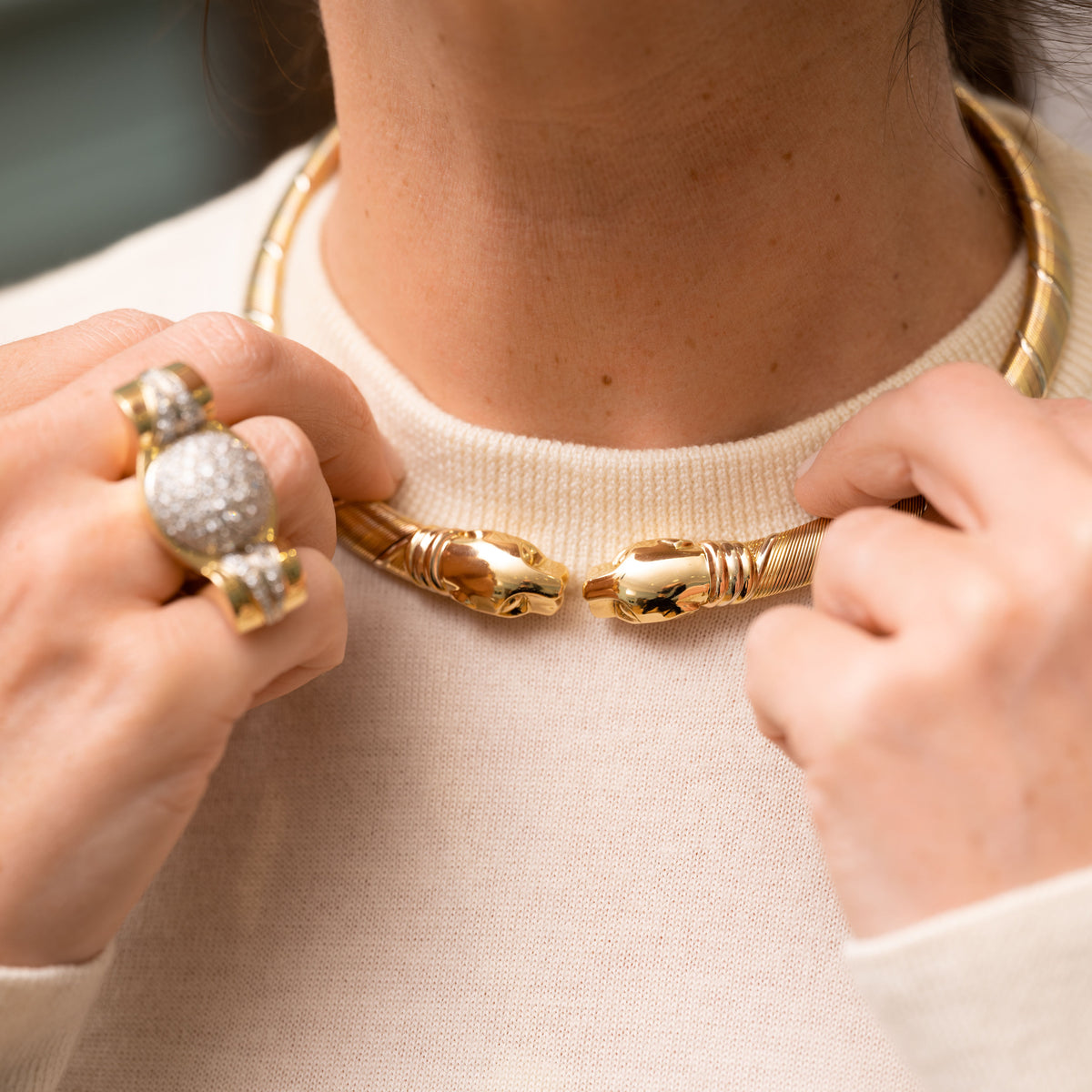 Collier Torque CARTIER "Têtes de panthère" en 3 ors