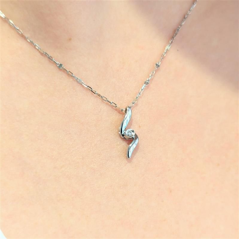 Collier en or blanc et diamant
