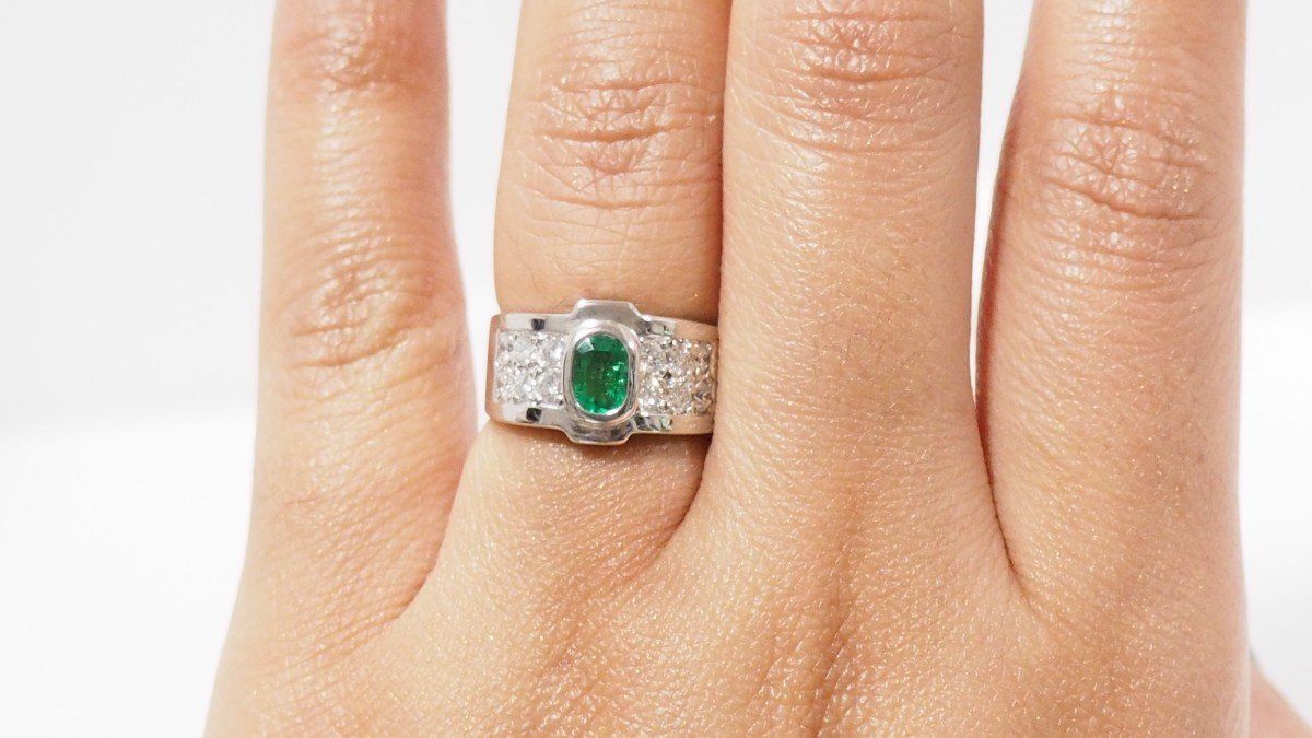 Bague En Or Blanc, Emeraude Et Diamants