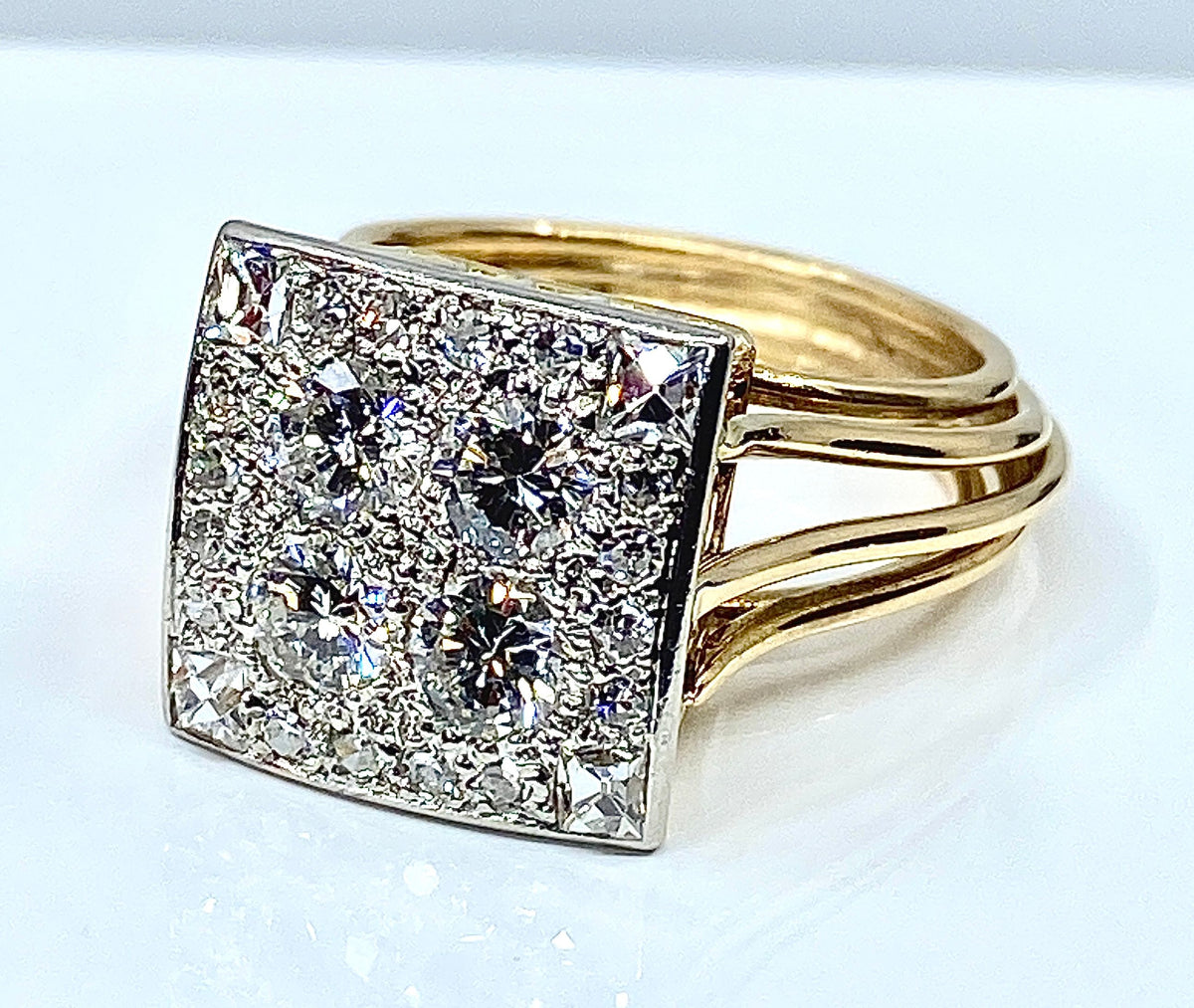 Bague en or jaune et or blanc 18 carats pavée de diamants