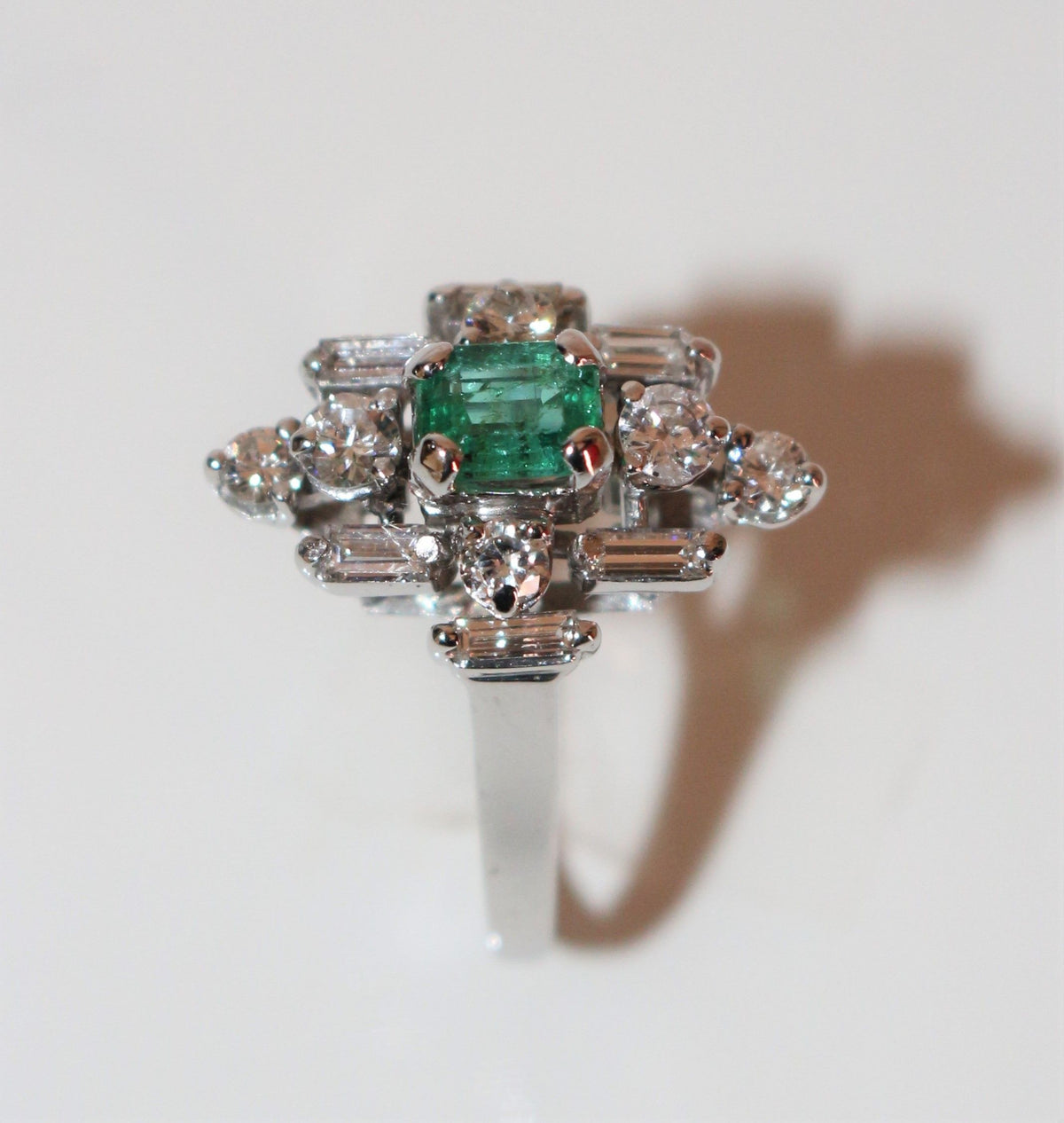 Bague Fleur Moderniste émeraude
