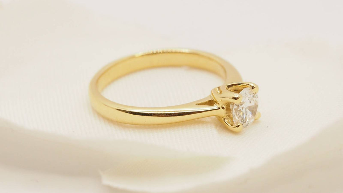 Bague solitaire en or jaune et diamant