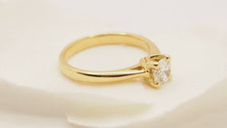 Bague solitaire en or jaune et diamant